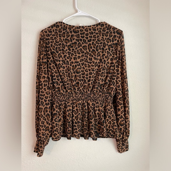Ember Women’s Wild Elegance Leopard Print Wrap Blouse size L - Picture 2 of 7
